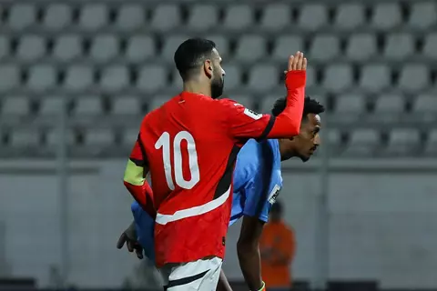 تحية محمد صلاح.. كيف استقبل جمهور مصر نجوم المنتخب قبل لقاء إثيوبيا؟ (صور)